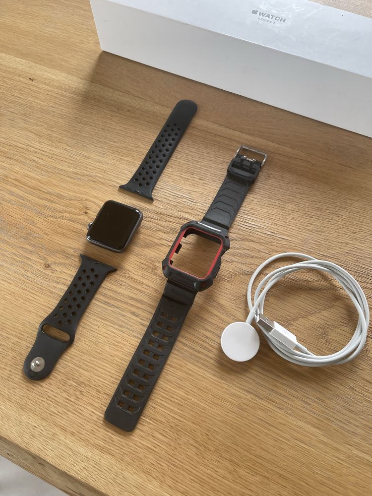 Apple watch 3 - Pełen komplet z pudelkiem, ładowarką i obudową