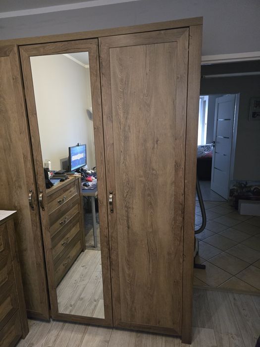 Sprzedam SZAFĘ w kolorze dębowym