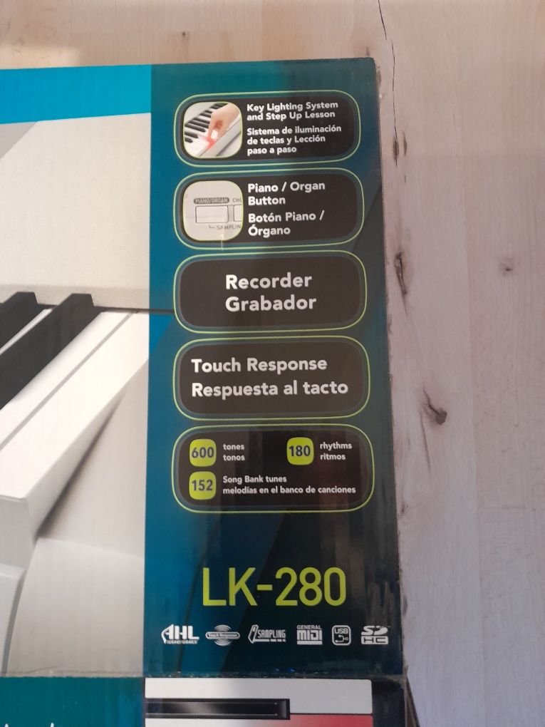 Keyboard casio LK-280