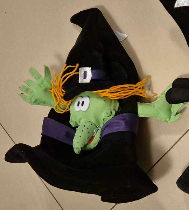 Kapelusz na Halloween ze stworem i rękami