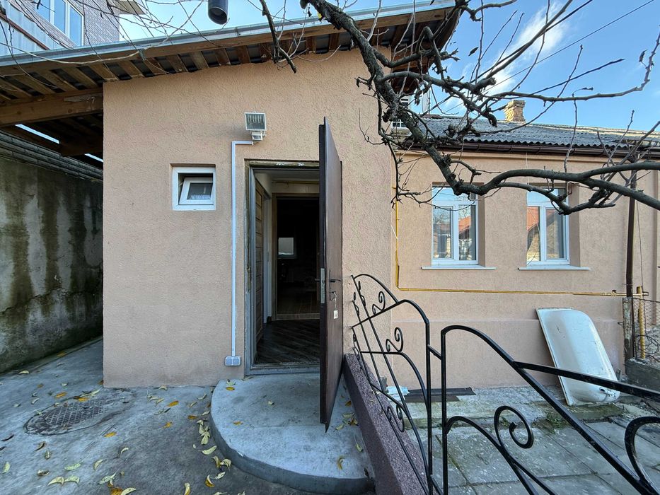 Оренда частини будинку по вул. Ясная