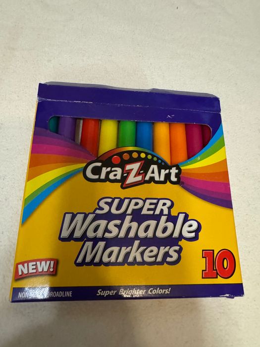 Цветные карандаши 12 шт и фломастеры Crayola 10 шт смываемые