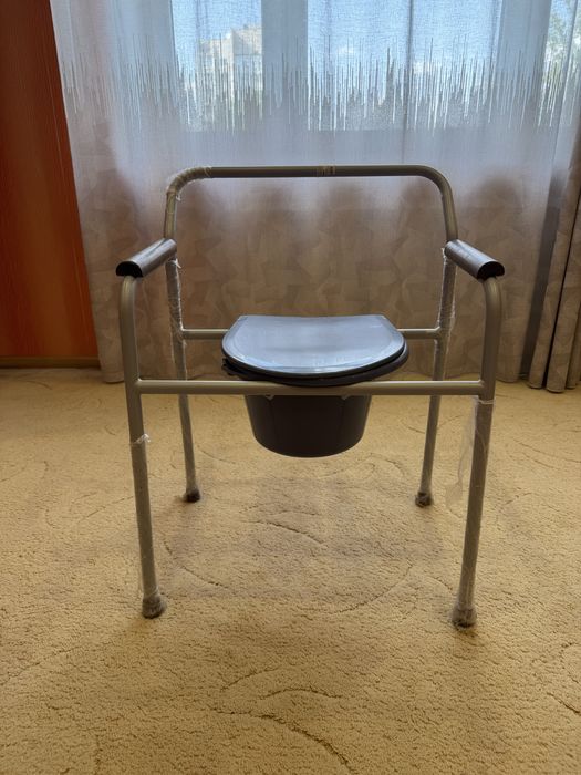 Продам санітарний стілець (з відром)