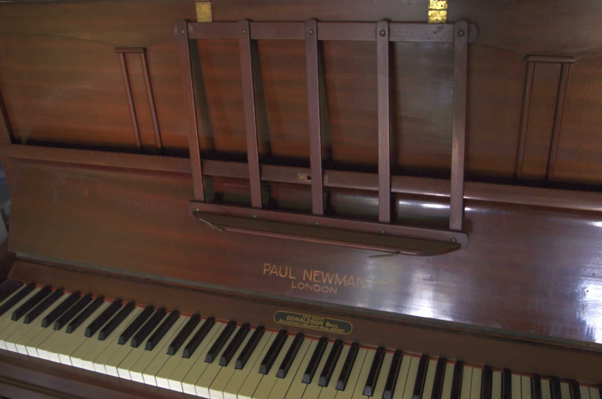 pianino angielskie Paul Newman London