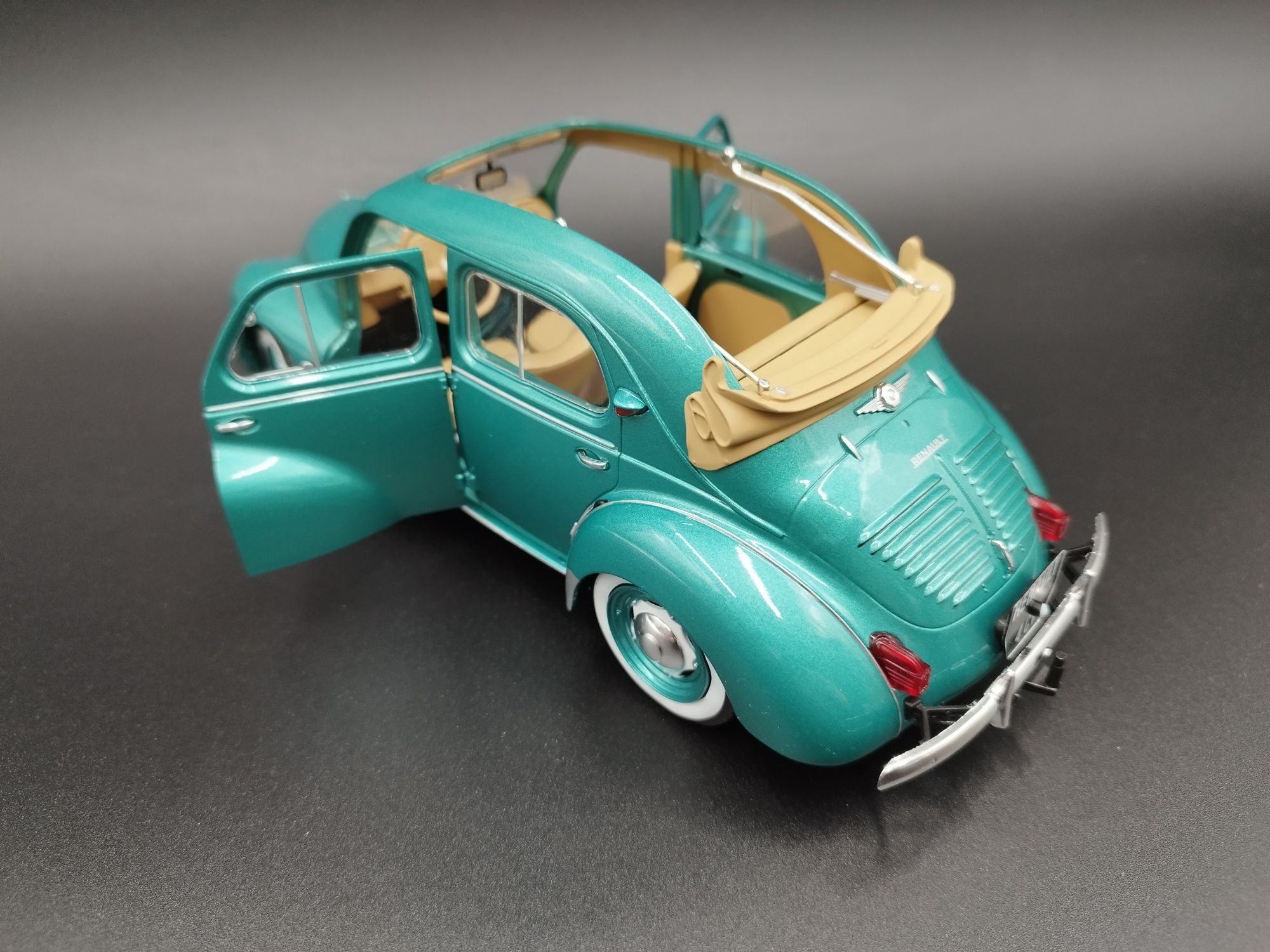 1:18 Solido 1951 Renault 4CV Decouvrable Ardennes Green model