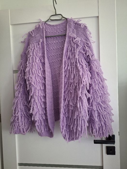 Sweter z frędzlami