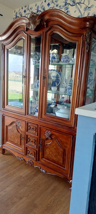 Kredens po renowacji