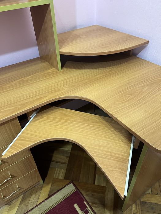 Шафа-купе,комод, стіл