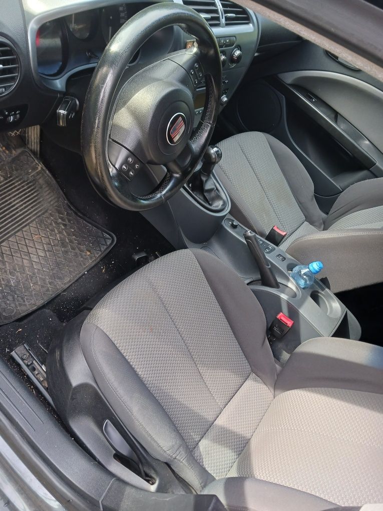 Seat Leon 2. Silniku 1.9 tdi opłaty na rok