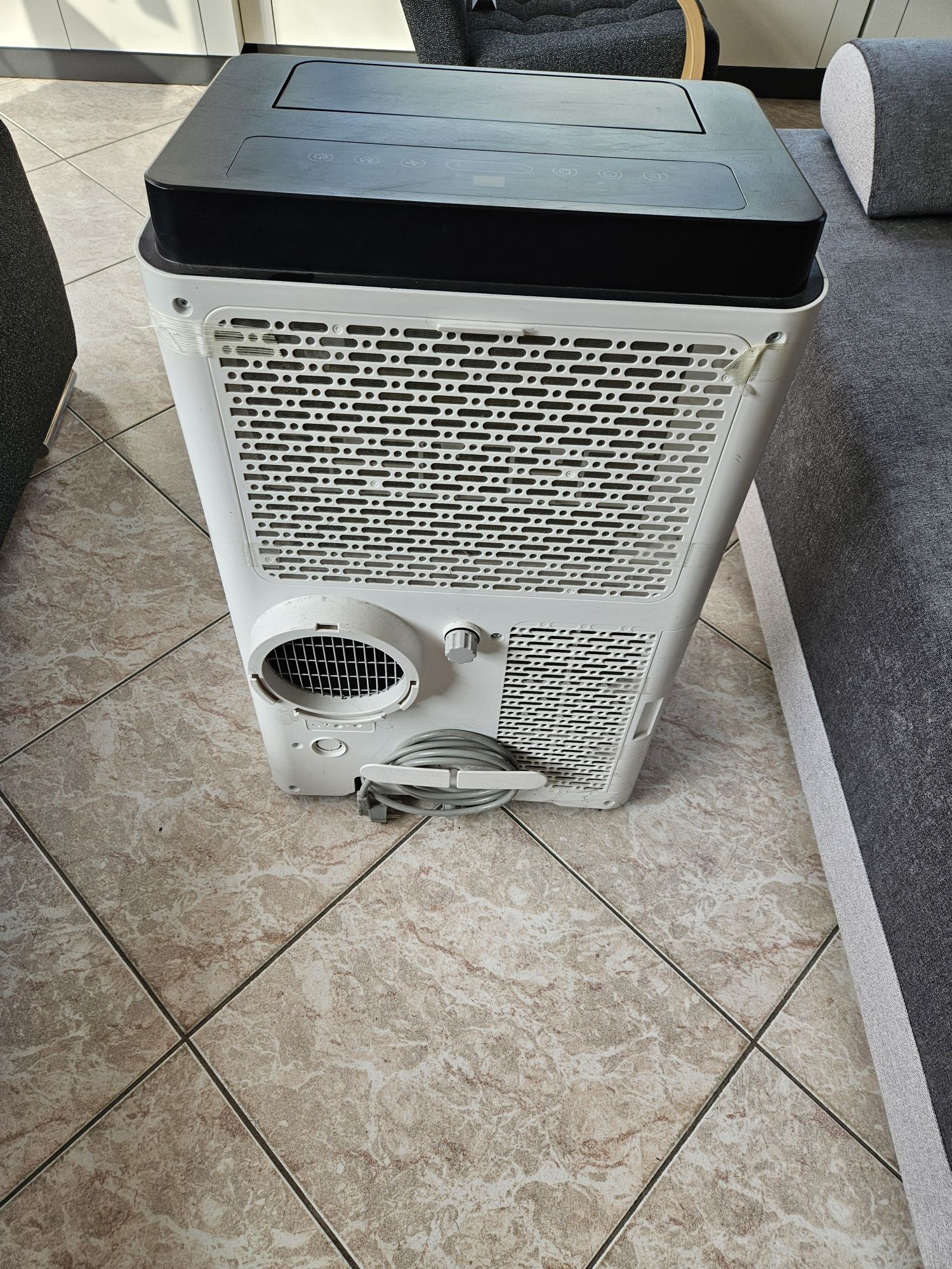Klimatyzator przenośny Midea 3900 W