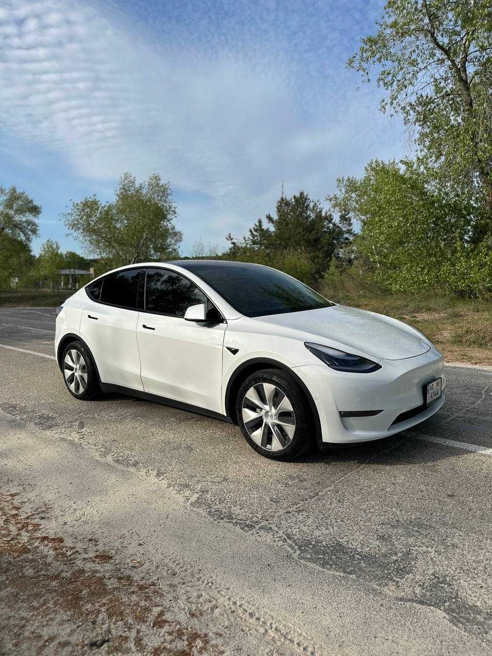 Tesla model Y продам