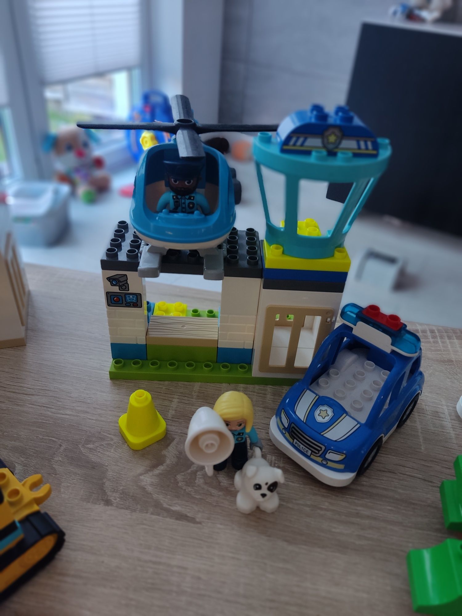 LEGO Duplo posterunek policji