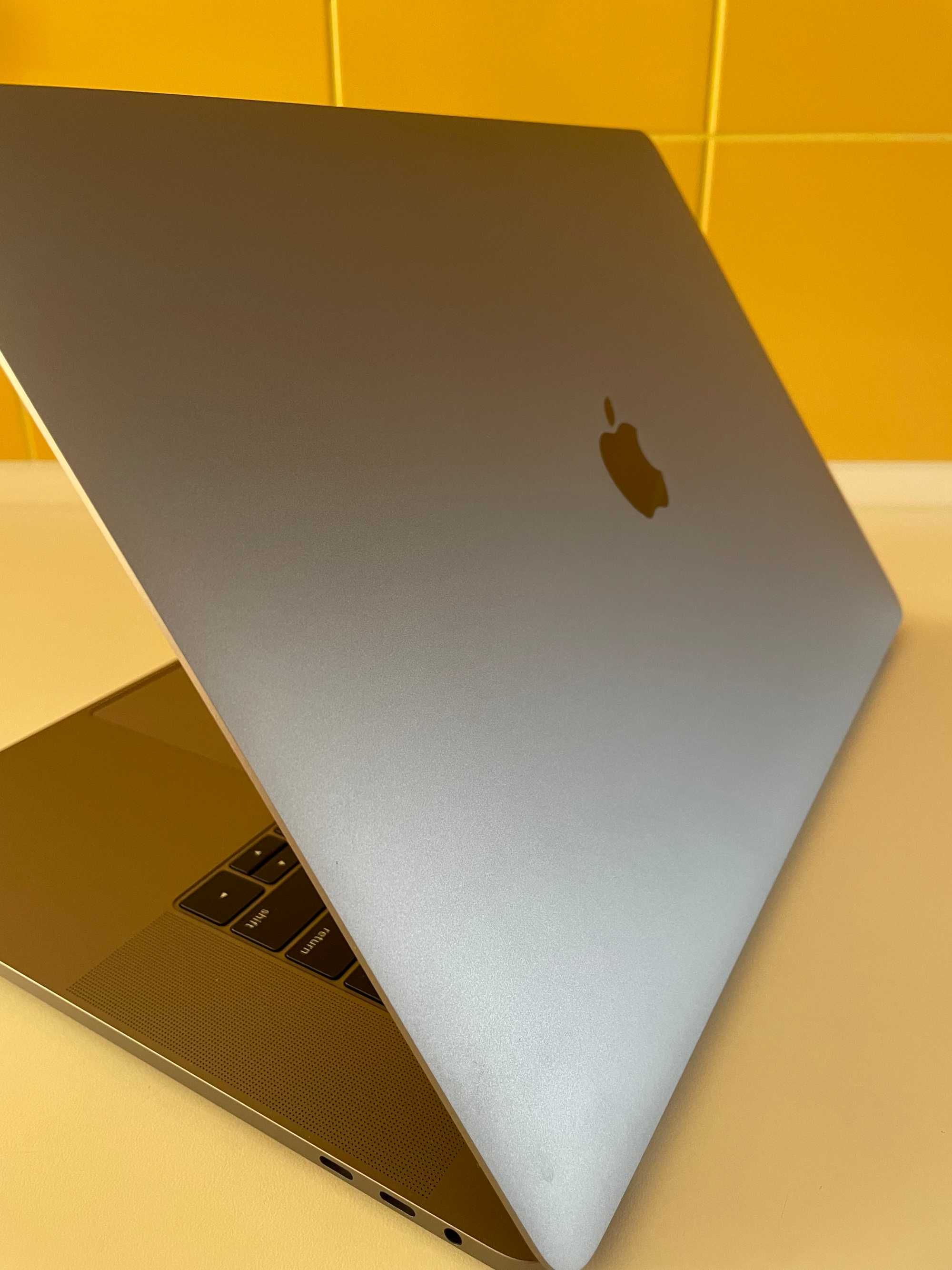 MacBook Pro (15-calowy, 2018)