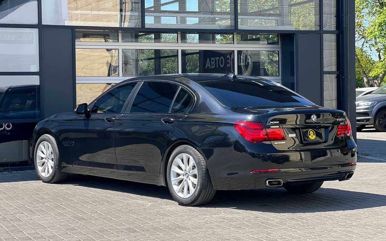 BMW 740 2013 року