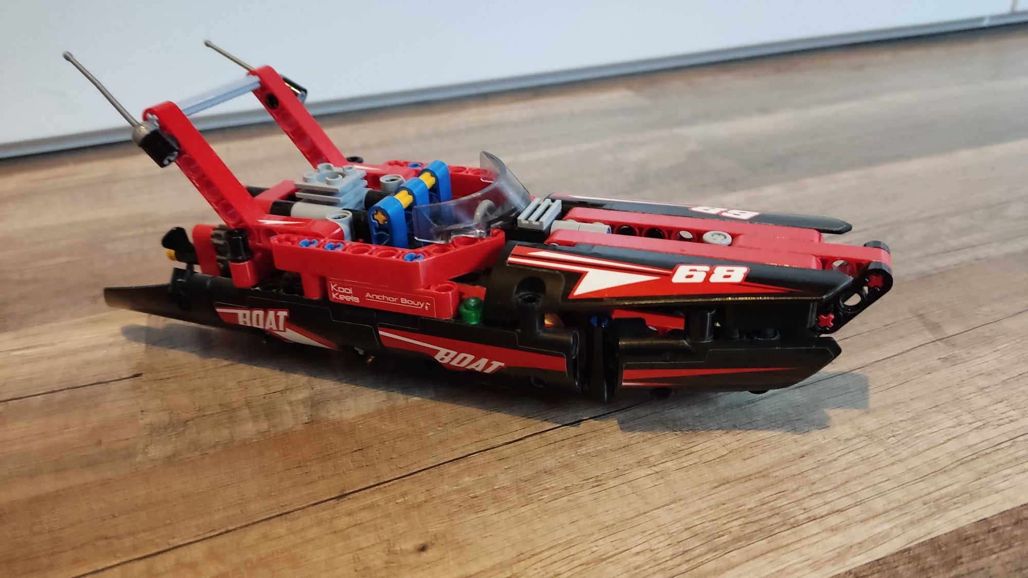 Lego Technic motorówka 42089
