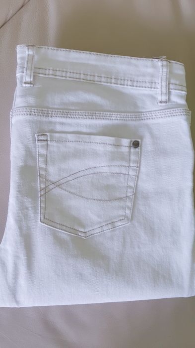 Dżinsy białe damskie