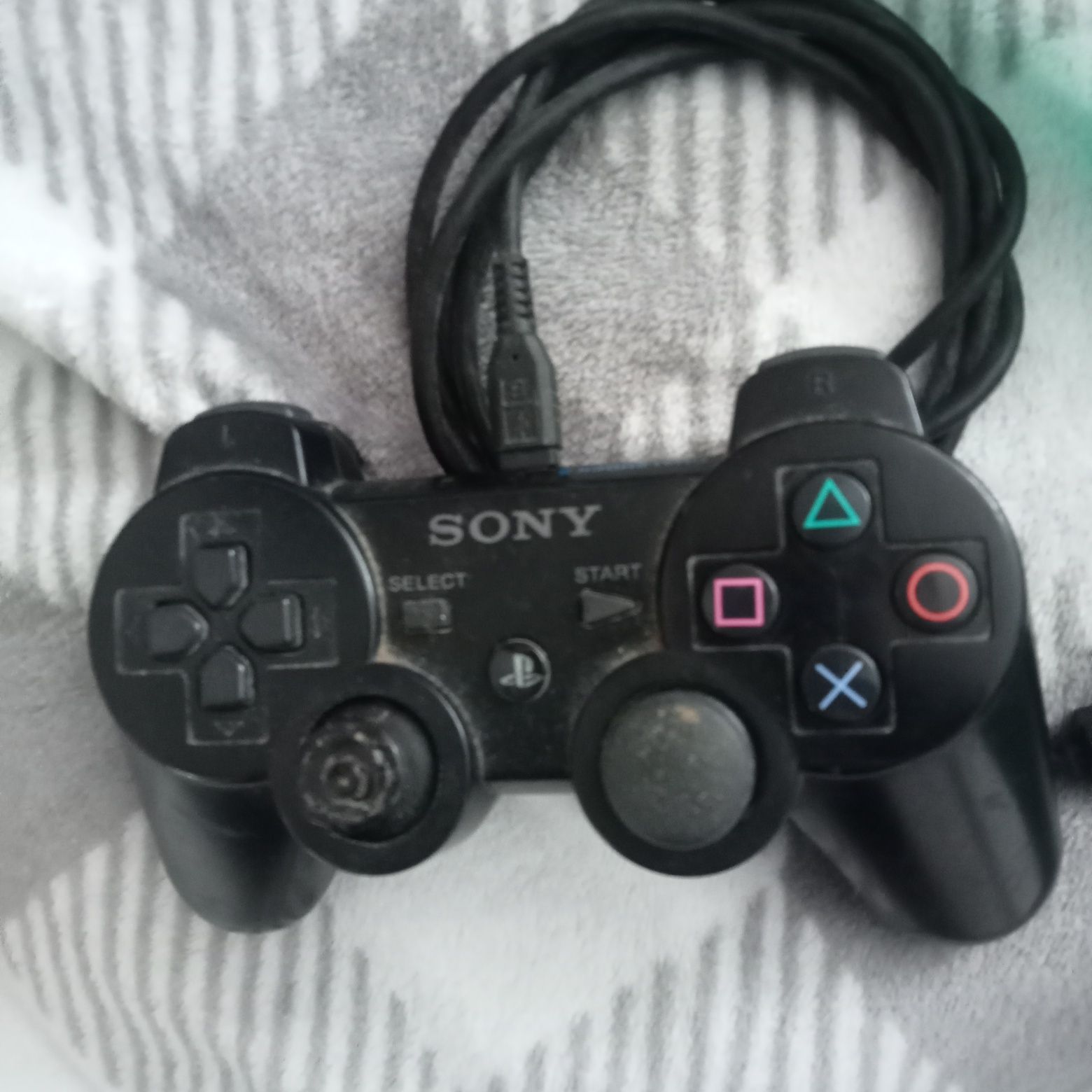 Vendo Ps 3 usada com  comando