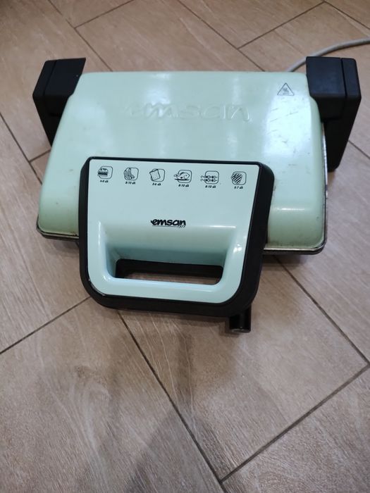 Продам электрическую бутербродницу