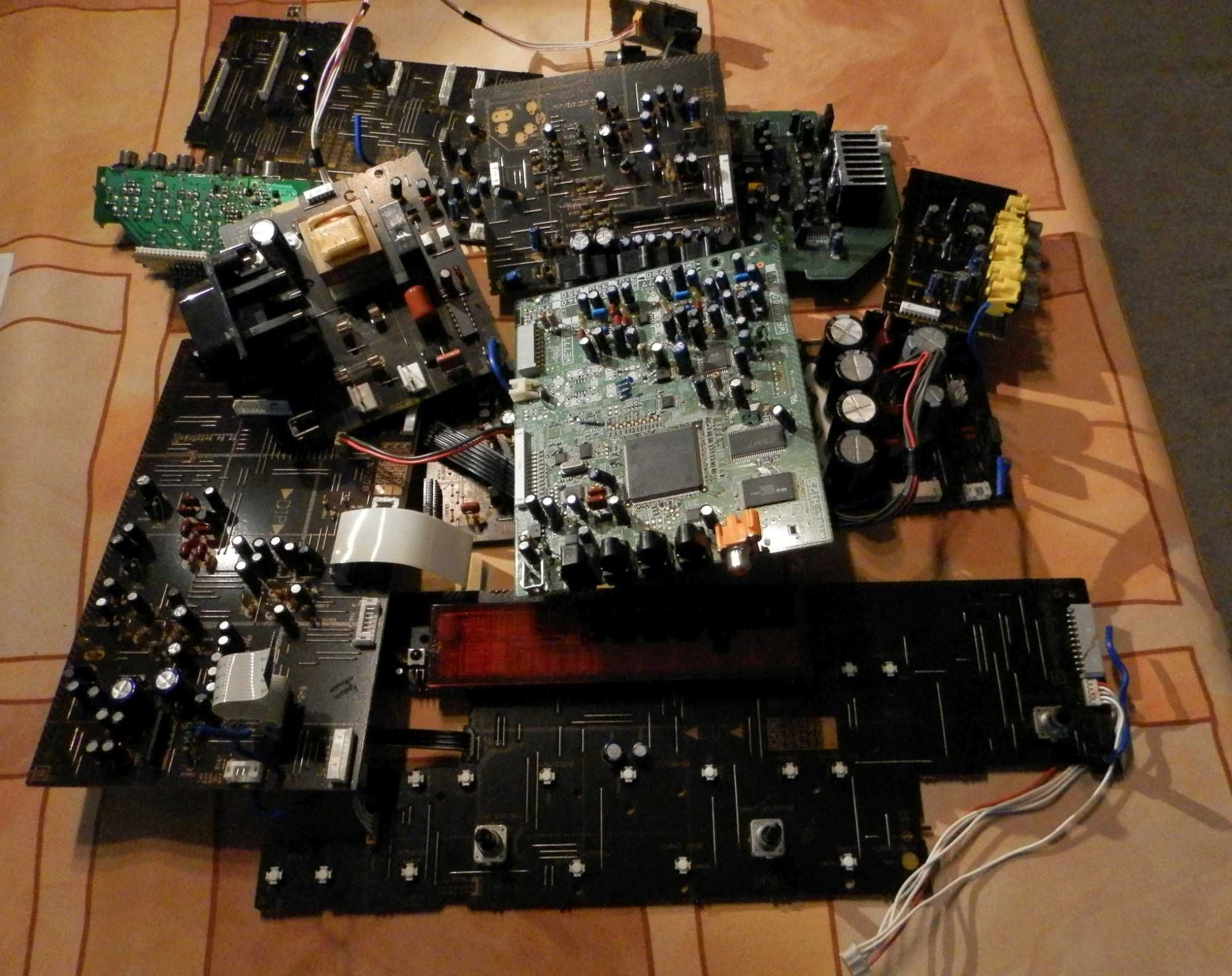 Amplituner Yamaha 557 i nie tylko , po demontażu