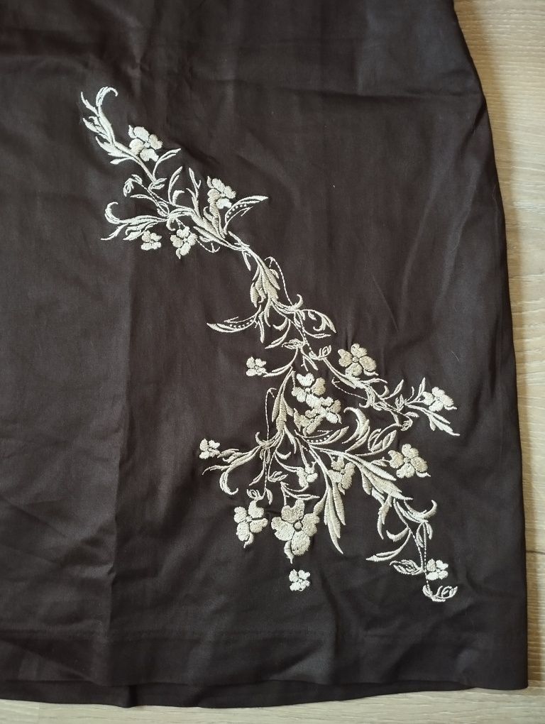 Prosta gorsetowa sukienka