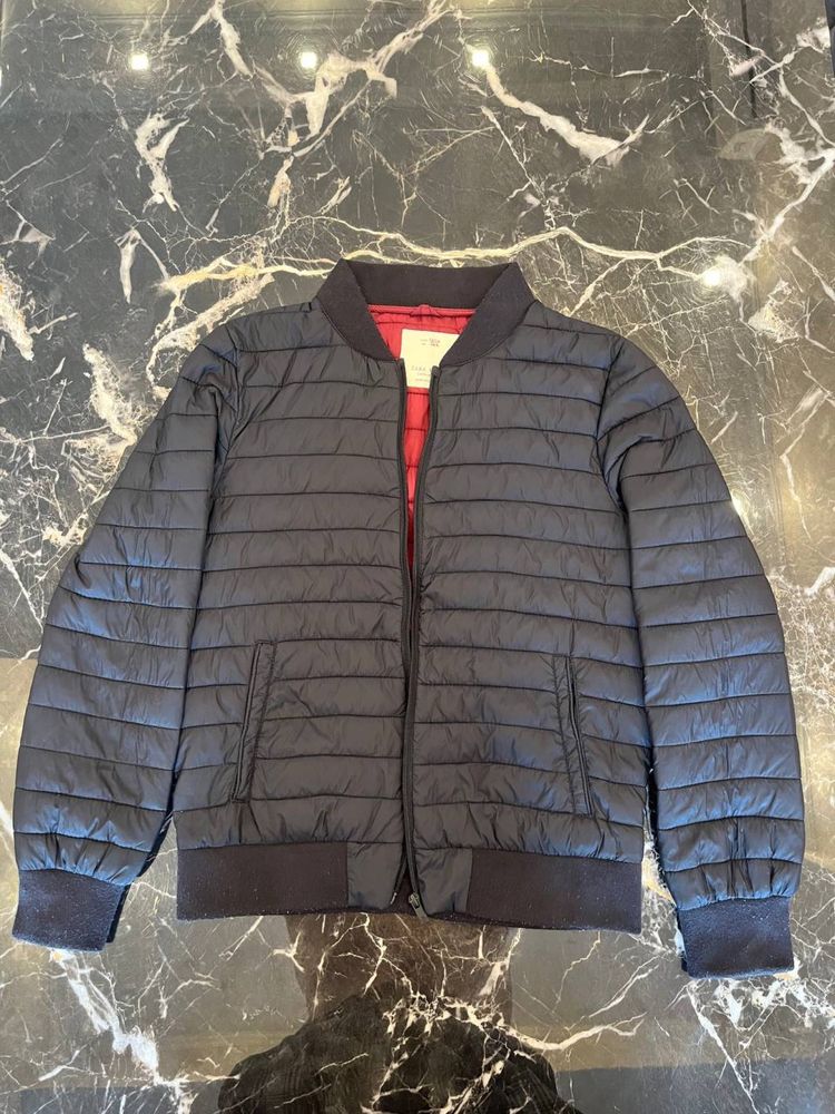 Продам демисизонную куртку Zara для мальчика , рост 164 , 13-14 лет