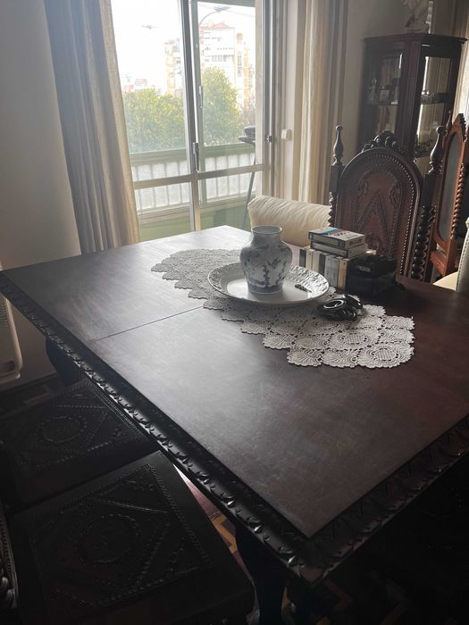 Mesa de refeição com cadeiras