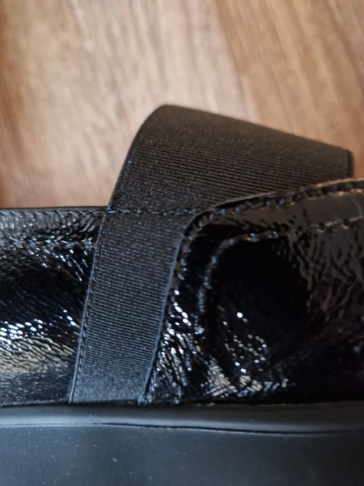 Czarne skórzane lakierowane półbuty Wonders, r. 40