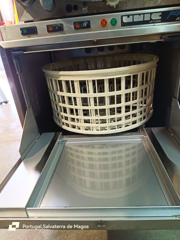 Máquina de lavar louça café