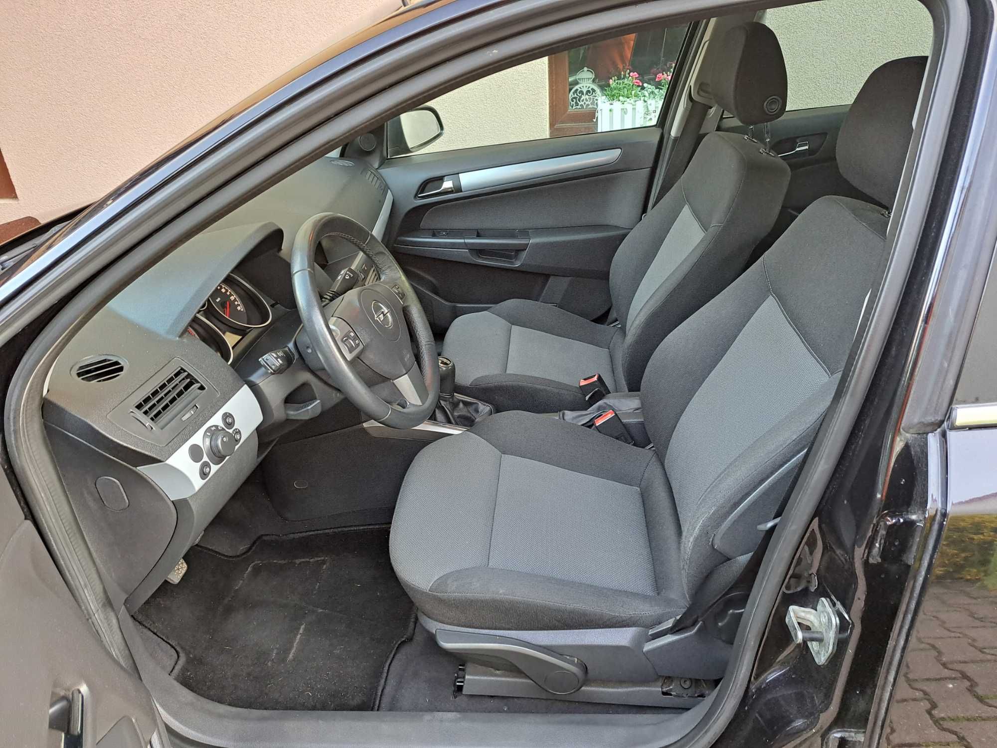 Opel Astra zadbany samochód