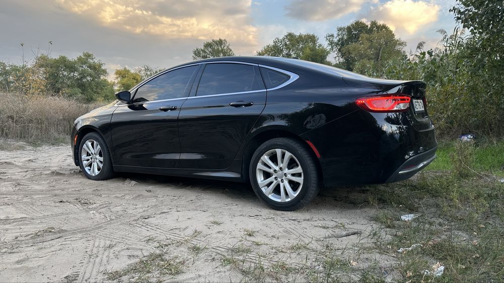 Продам Chrysler 200 2016 року 2.5 газ/бензин