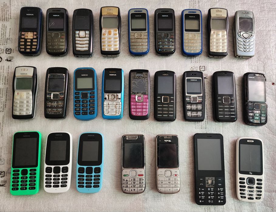 Мобильный телефон Nokia 1100.Продажа лота.