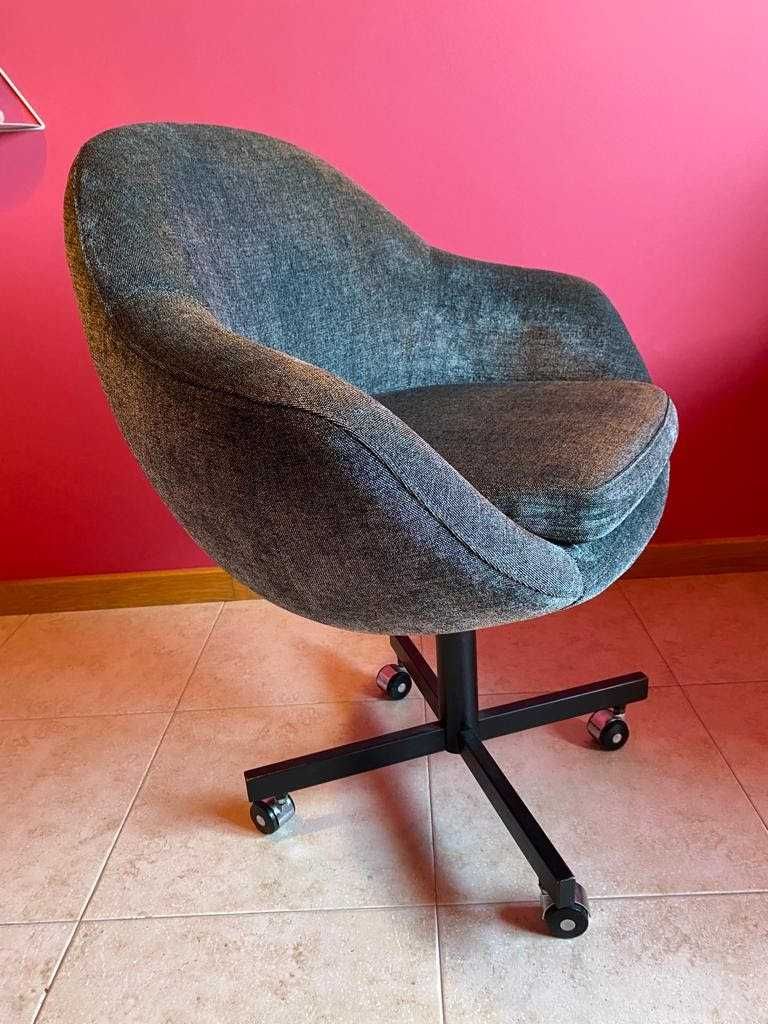 Poltrona de Design Revestida em Chenille de Alta Qualidade