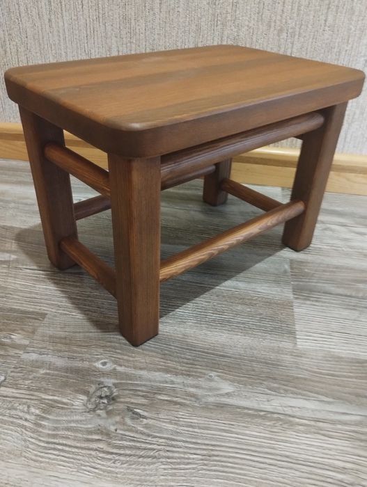 Табурет маленький.Табурет дев'яний.Ослінчик