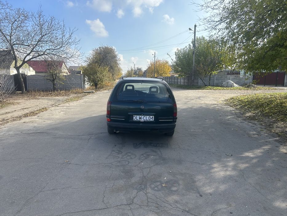 Опель Омега Б на полном ходу