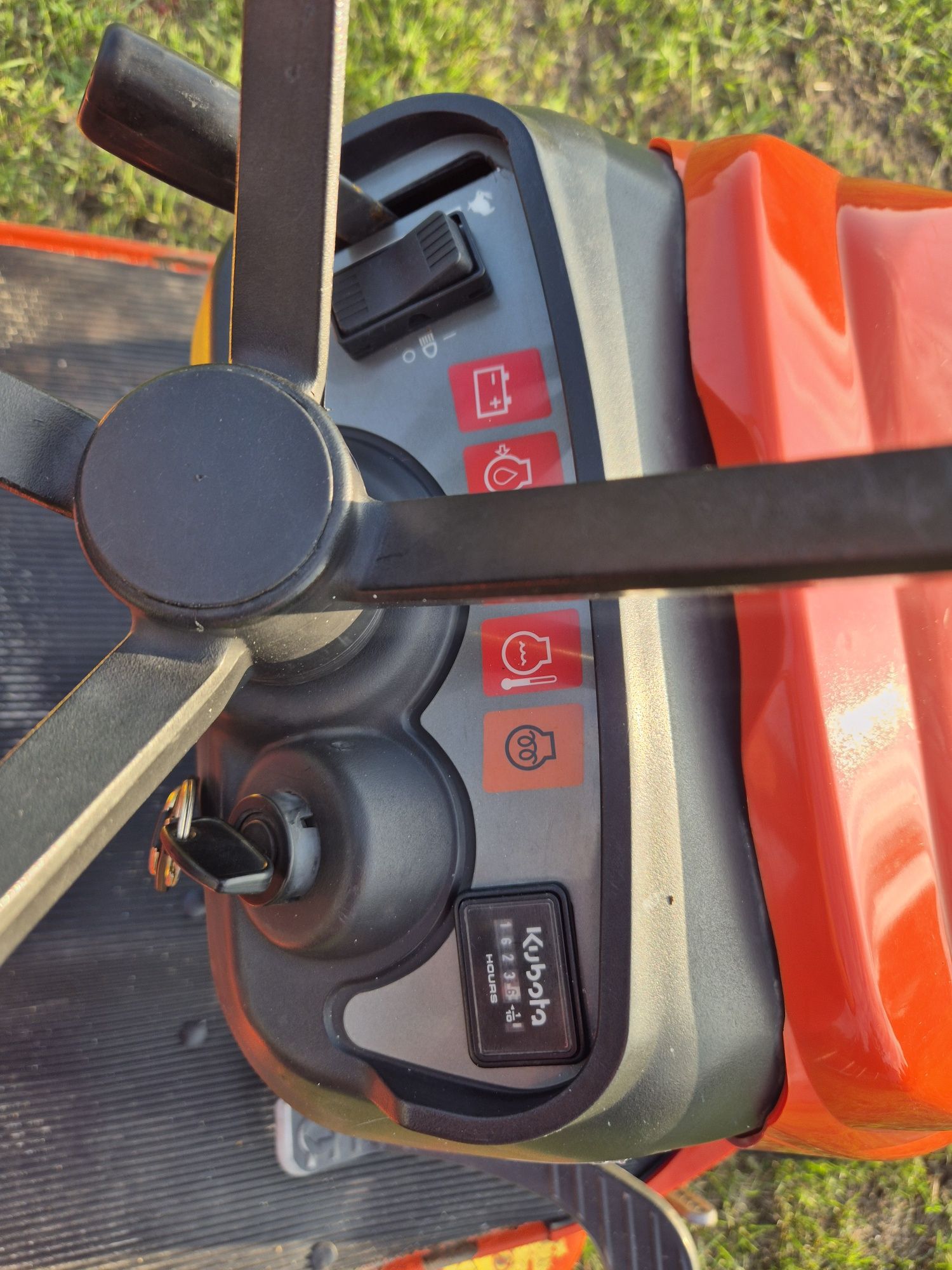 Profesjonalna kosiarka traktorek KUBOTA GR1600