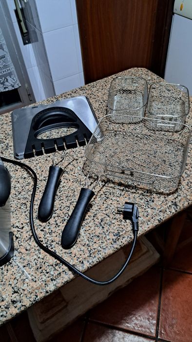 Vendo esta fritadeira elétrica usado