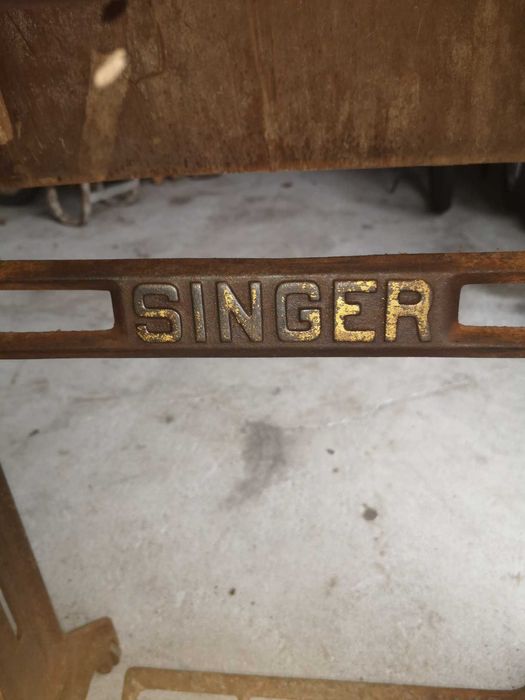 Maquina de costura singer muito antiga