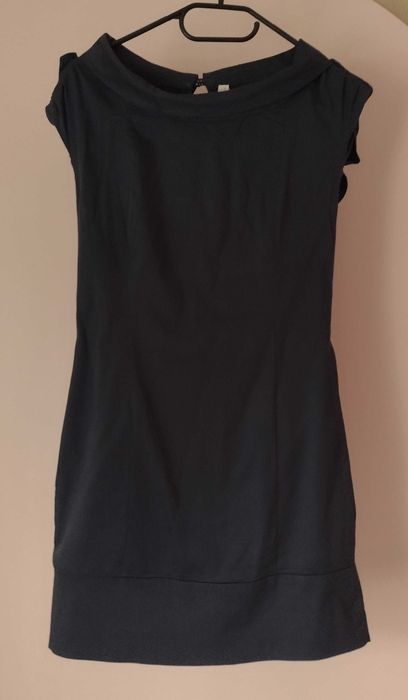 granatowa sukienka Stradivarius rozmiar S