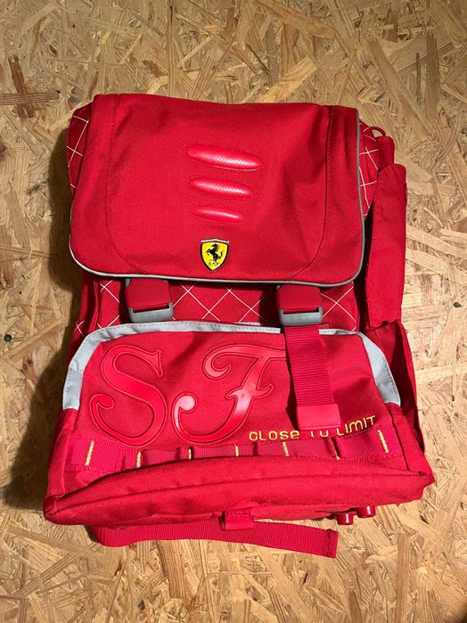 Plecak Ferrari, czerwony, Close to limit; 40 x 30 cm