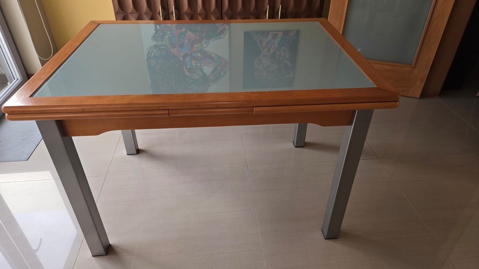 Mesa e cadeiras de cozinha