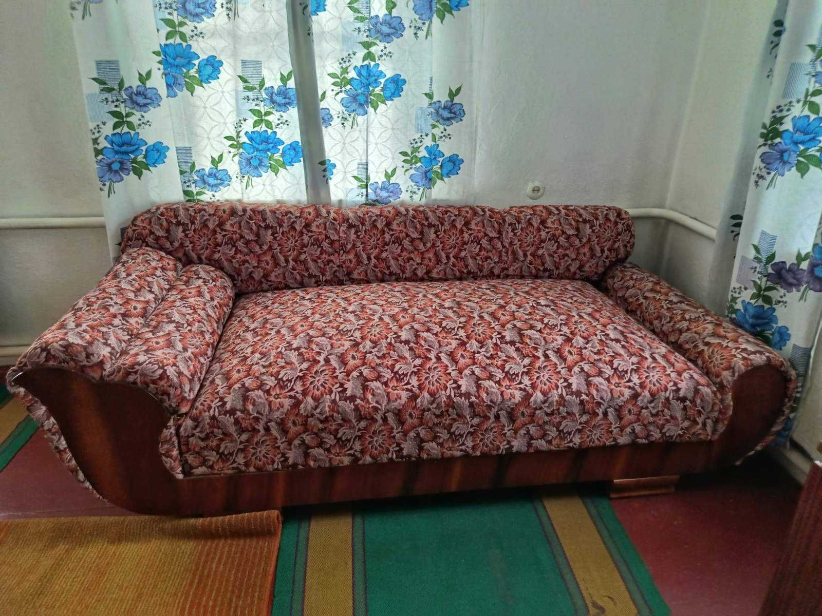 Диван тафта в гарному стані ретро)