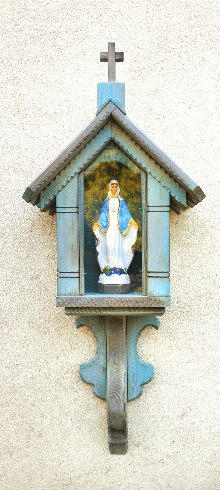 Kapliczka z figurą Maryji