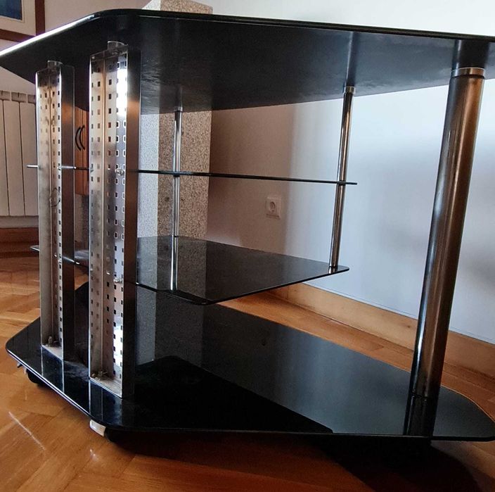 Móvel televisão em vidro temperado com rodas