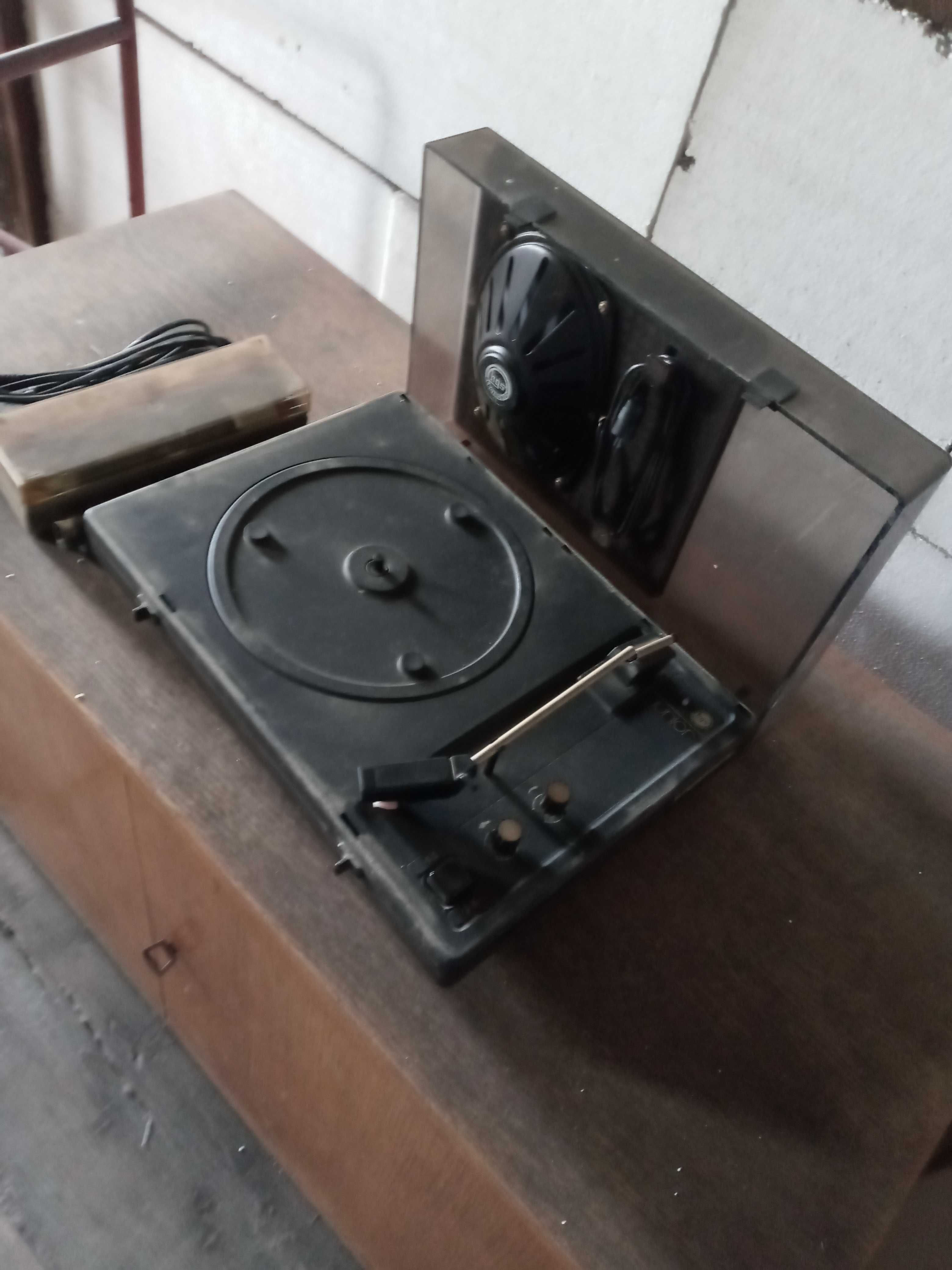 Stary gramofon na sprzedaz