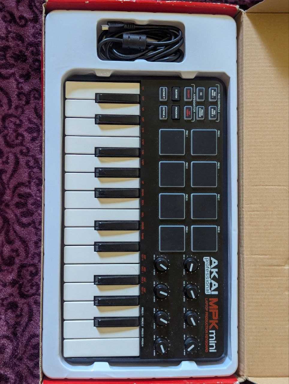 MIDI клавіатура AKAI MPK mini гарний стан повний коплект