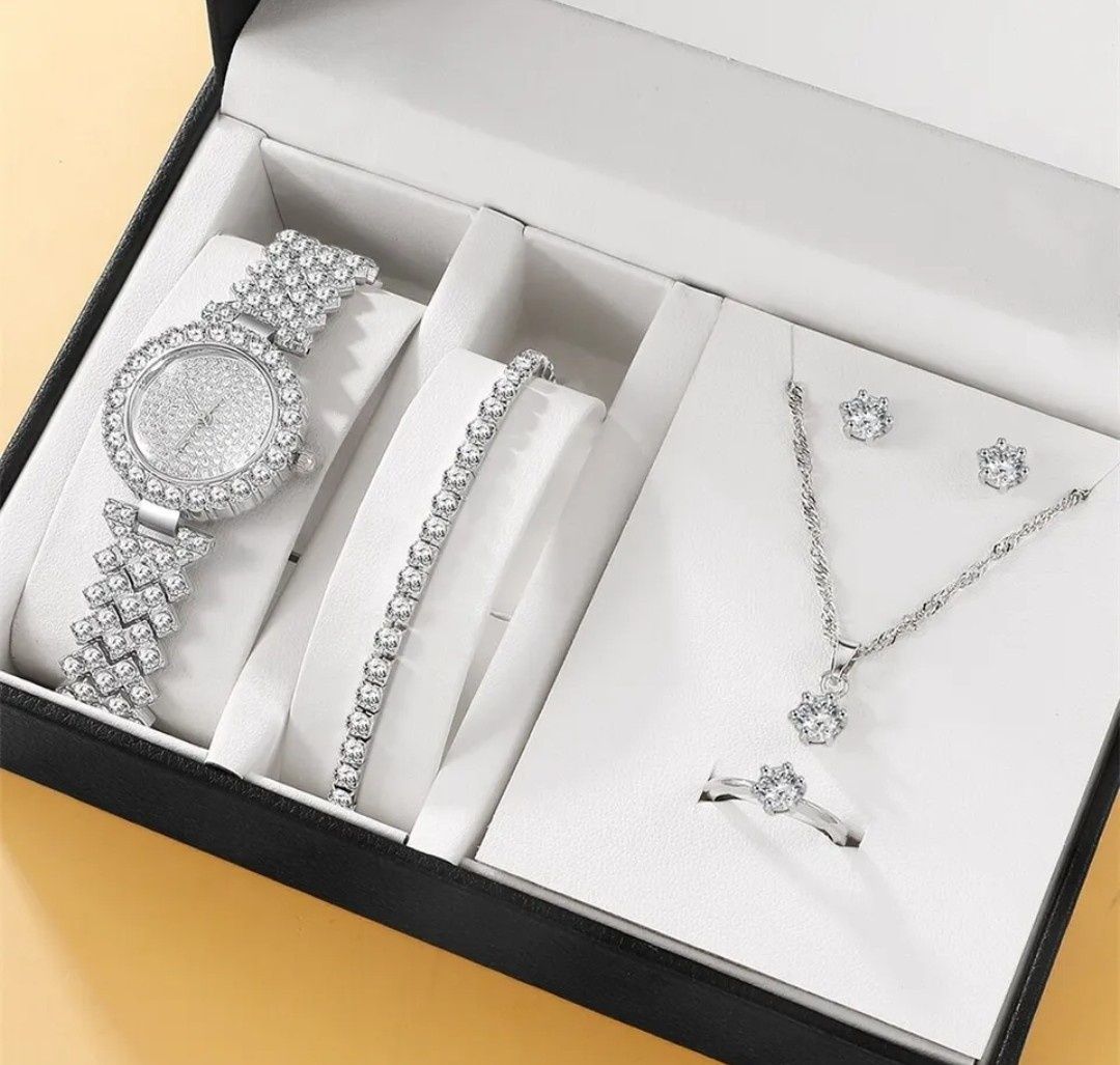 Komplet biżuterii zegarek bransoletka kolczyki łańcuszek z zawieszką