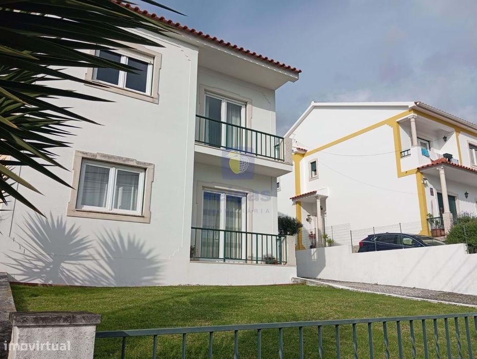 Moradia T3 com Sótão convertido em suite, com janela velux, Garagem, C