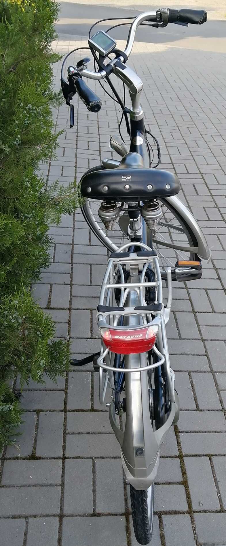 Електровелосипед з системою асистентування педалей