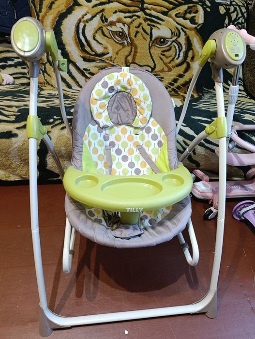 Крісло-гойдалка, шезлонг