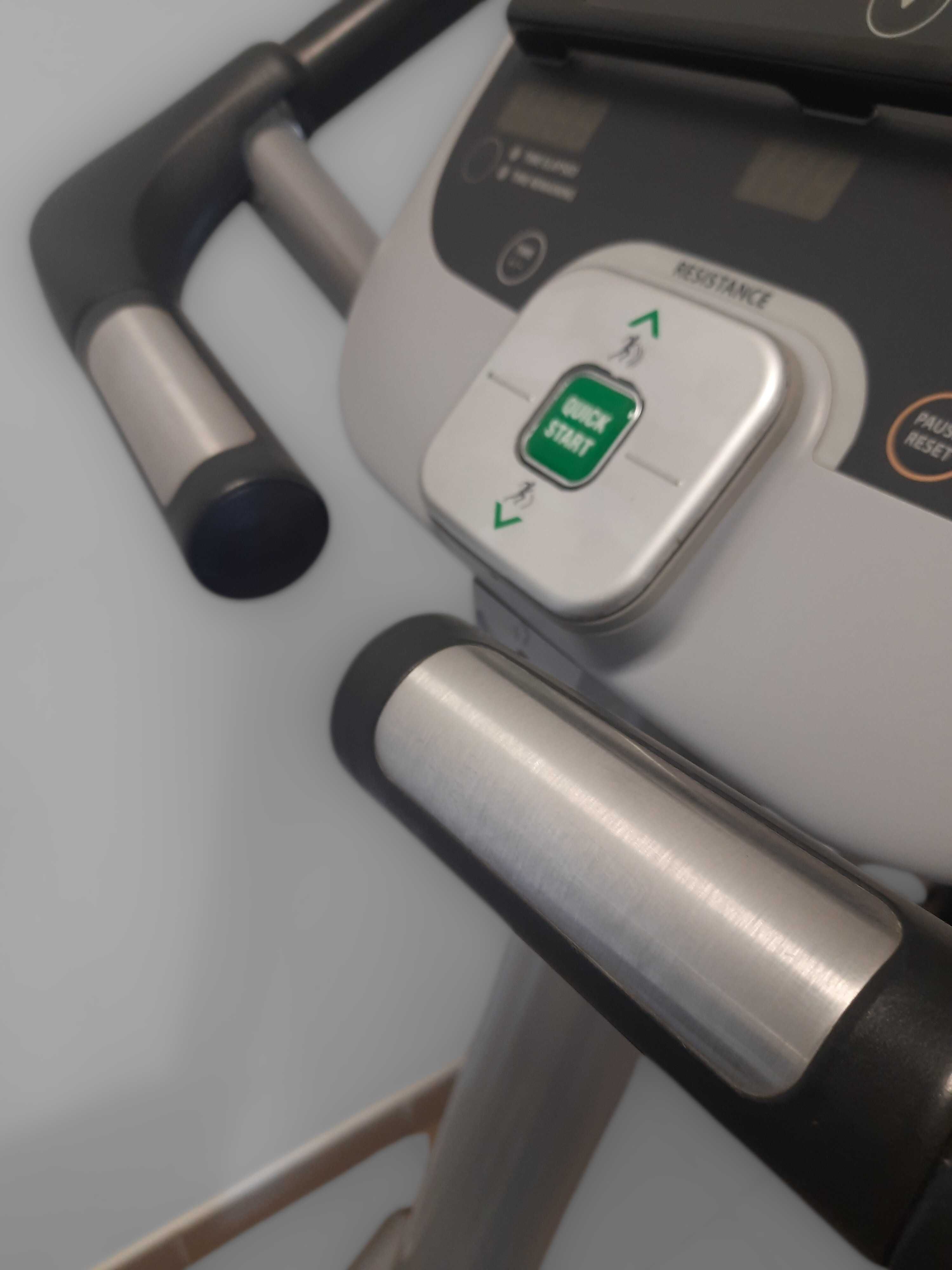 Rower treningowy stacjonarny Precor pionowy Experience 846i